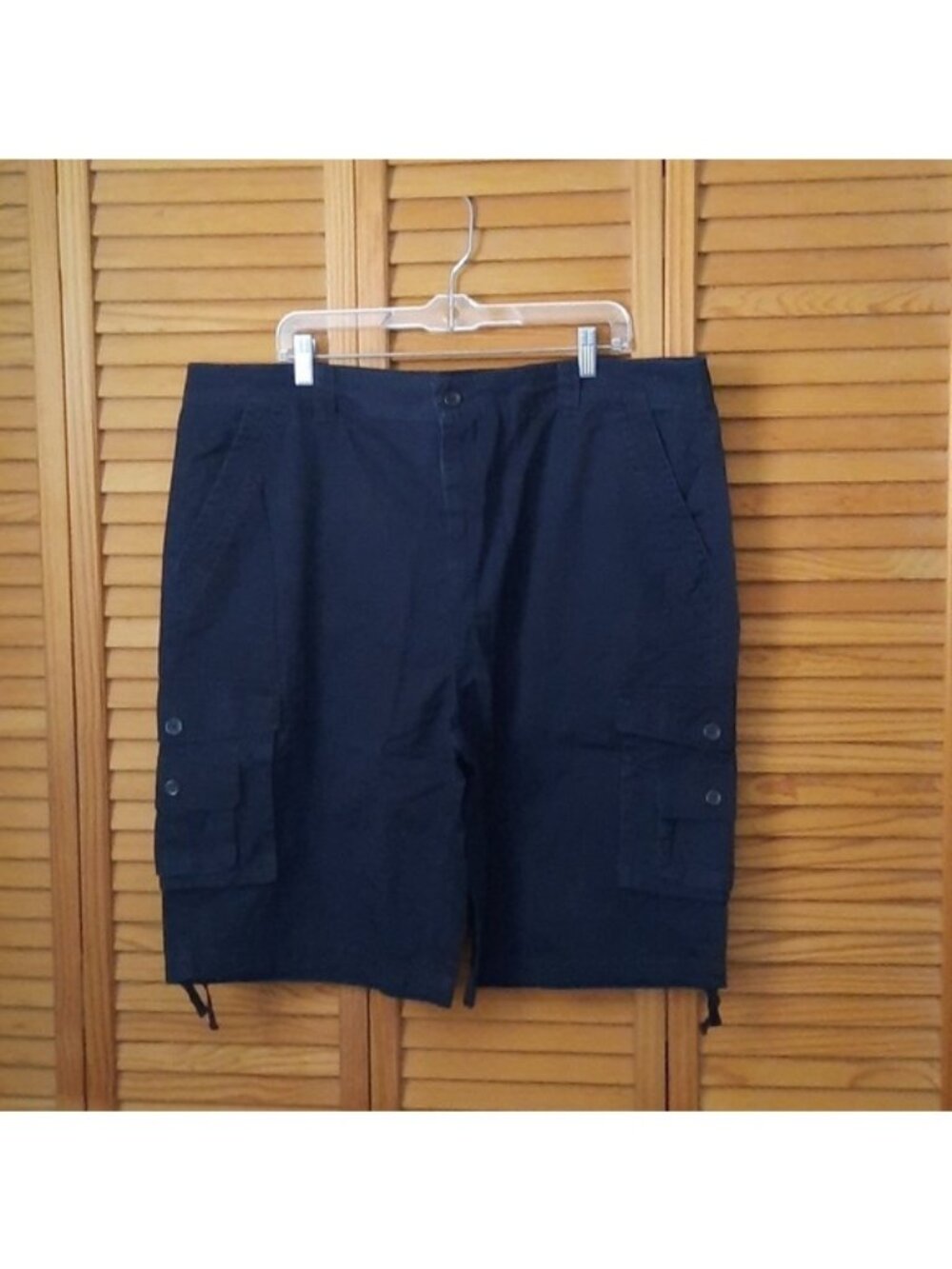 QBSM NWT Mens Black Eight Pocket Zipper Button Closure Cargo Shorts Size 42